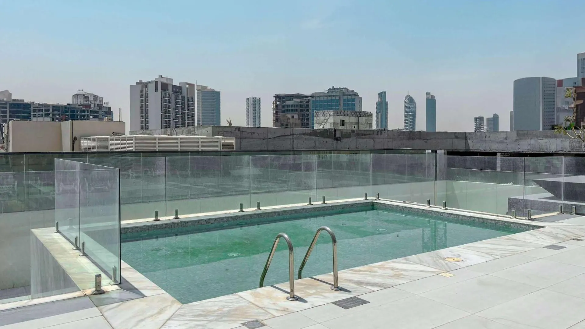 Frank Porter - Regina Tower Dubai Apartment